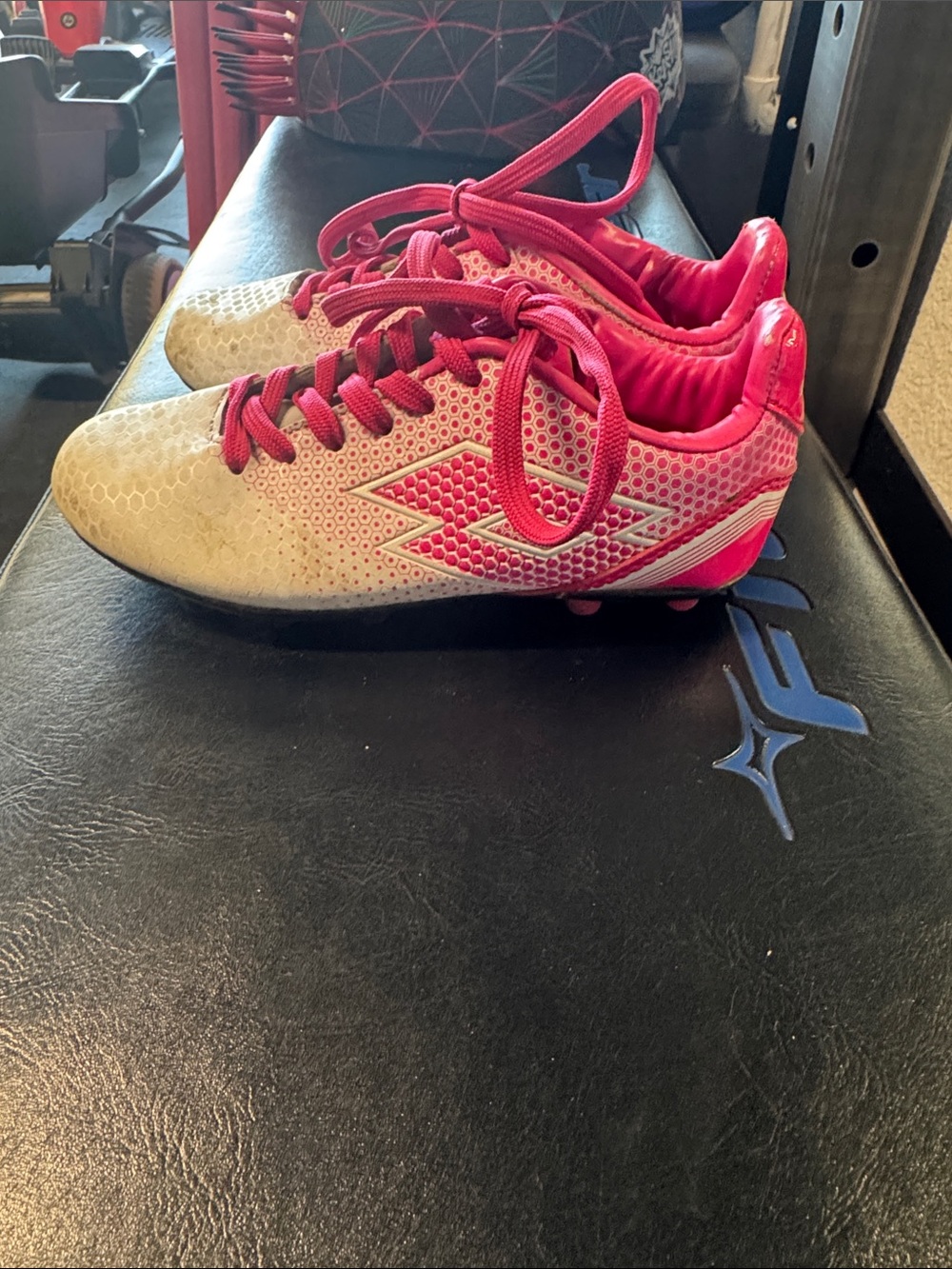 Umbro Kids White and Pink Soccer Cleats